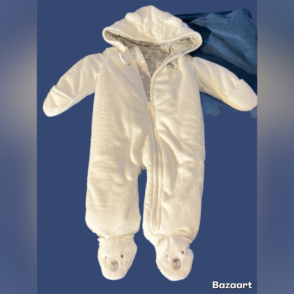 Carter’s Simply Joy Adorable White Bear Hooded Baby Onesie snowsuit Size 3-6mos